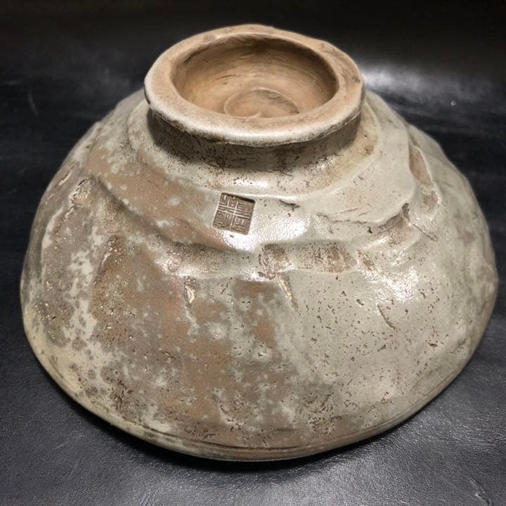 究極の美◼️蔵から迫力のある自然釉薬の美しいかなり凄そうな抹茶茶碗が出てきました。