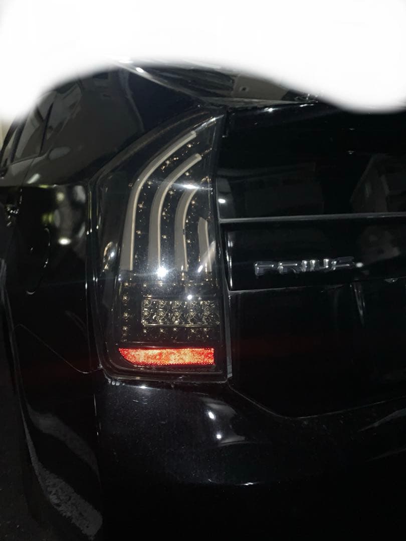 30プリウス　ヴァレンティ　テールランプ