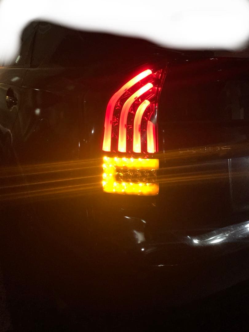 30プリウス　ヴァレンティ　テールランプ