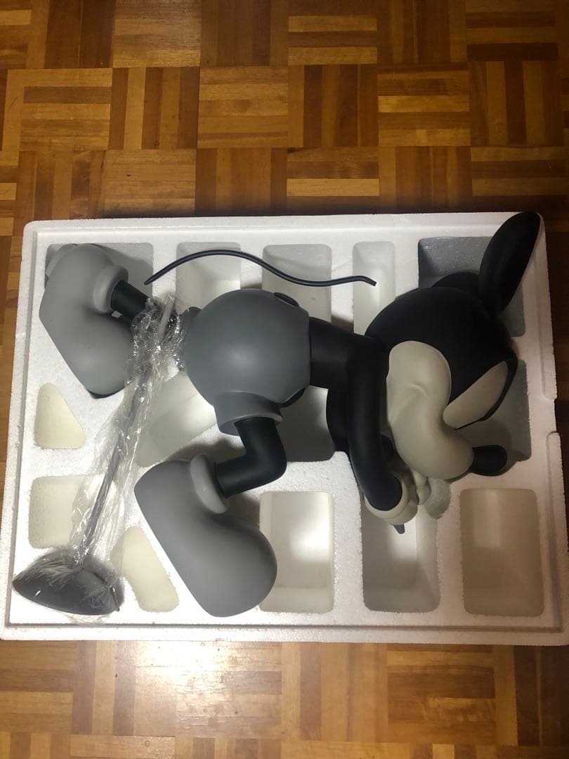 ナンバーナイン　9周年限定ミッキーフィギュア　モノクロ