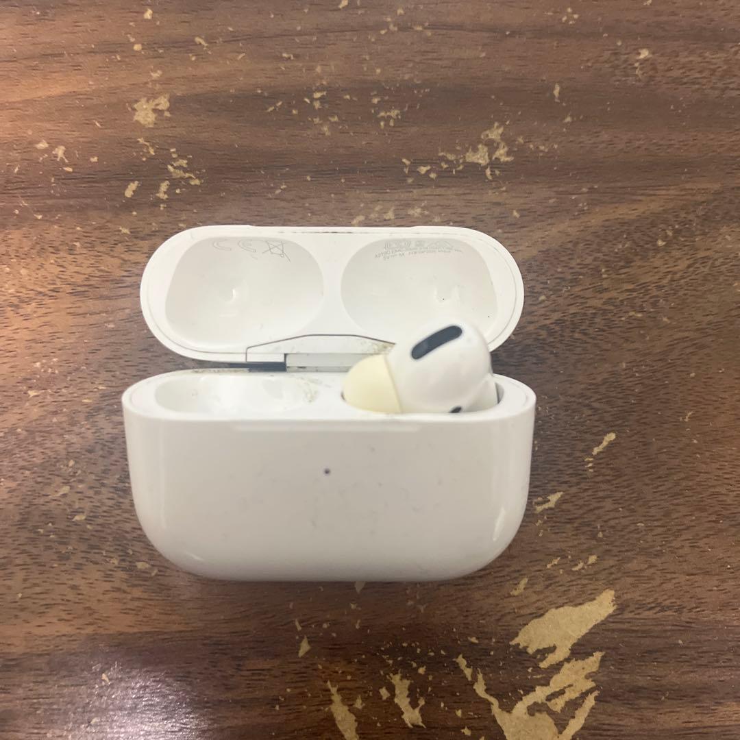 AirPods Pro本体 ホワイト 充電ケース付き 右耳のみ