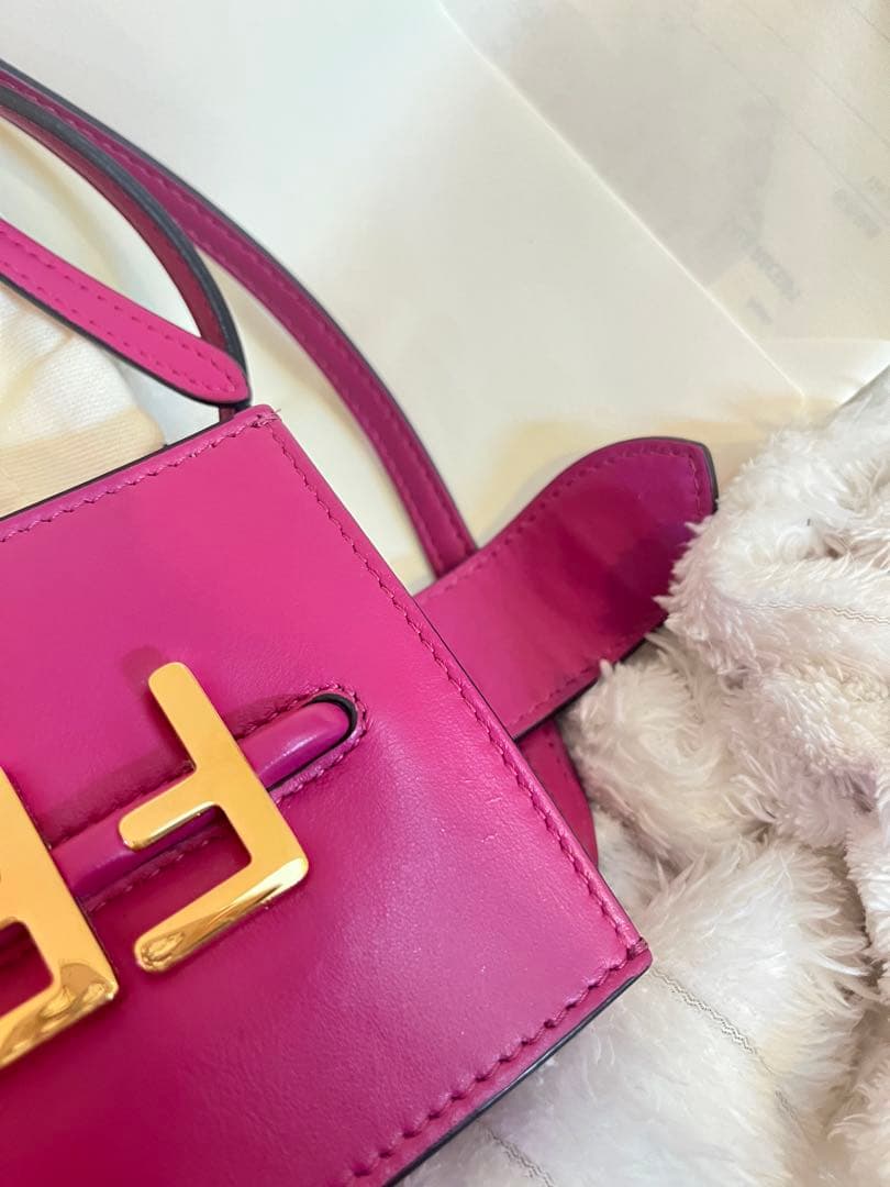 FENDI フェンディ 携帯ポーチ フォンポーチ ピンク　　ショルダーバッグ