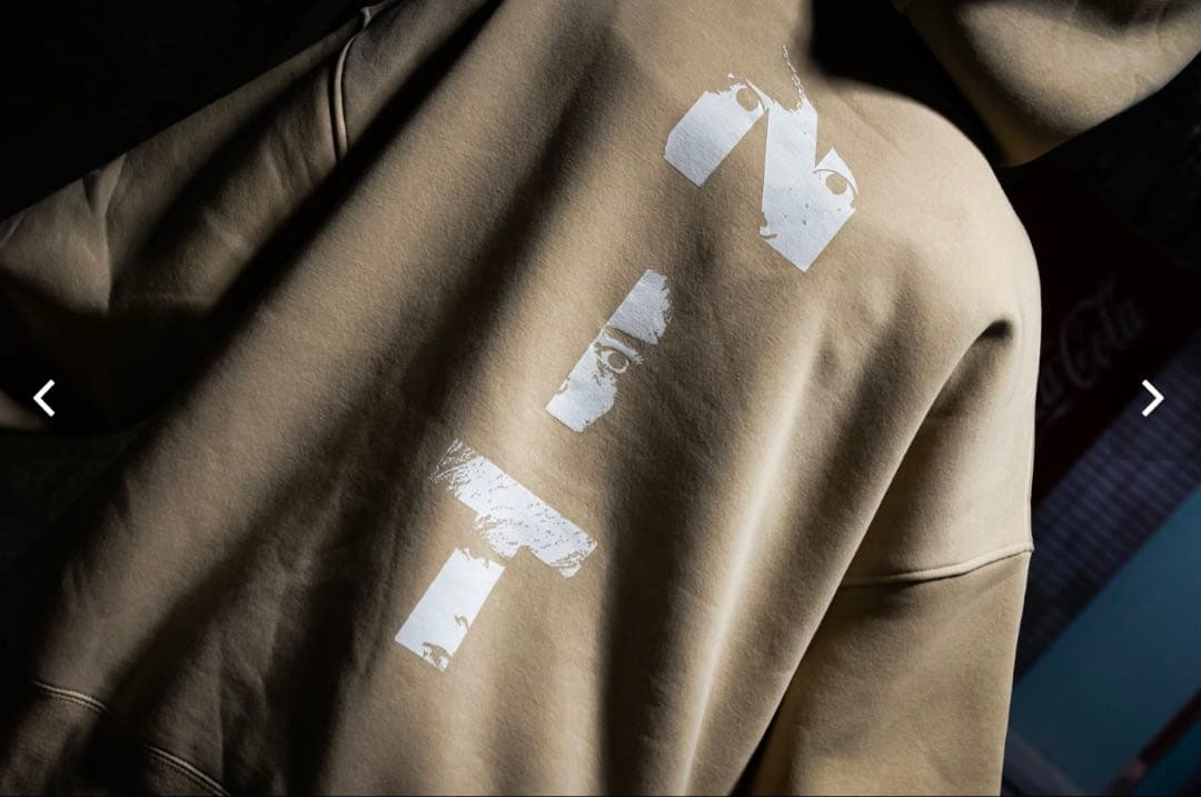 ニートと居候とたかさき NIT ベージュパーカー 白ver.