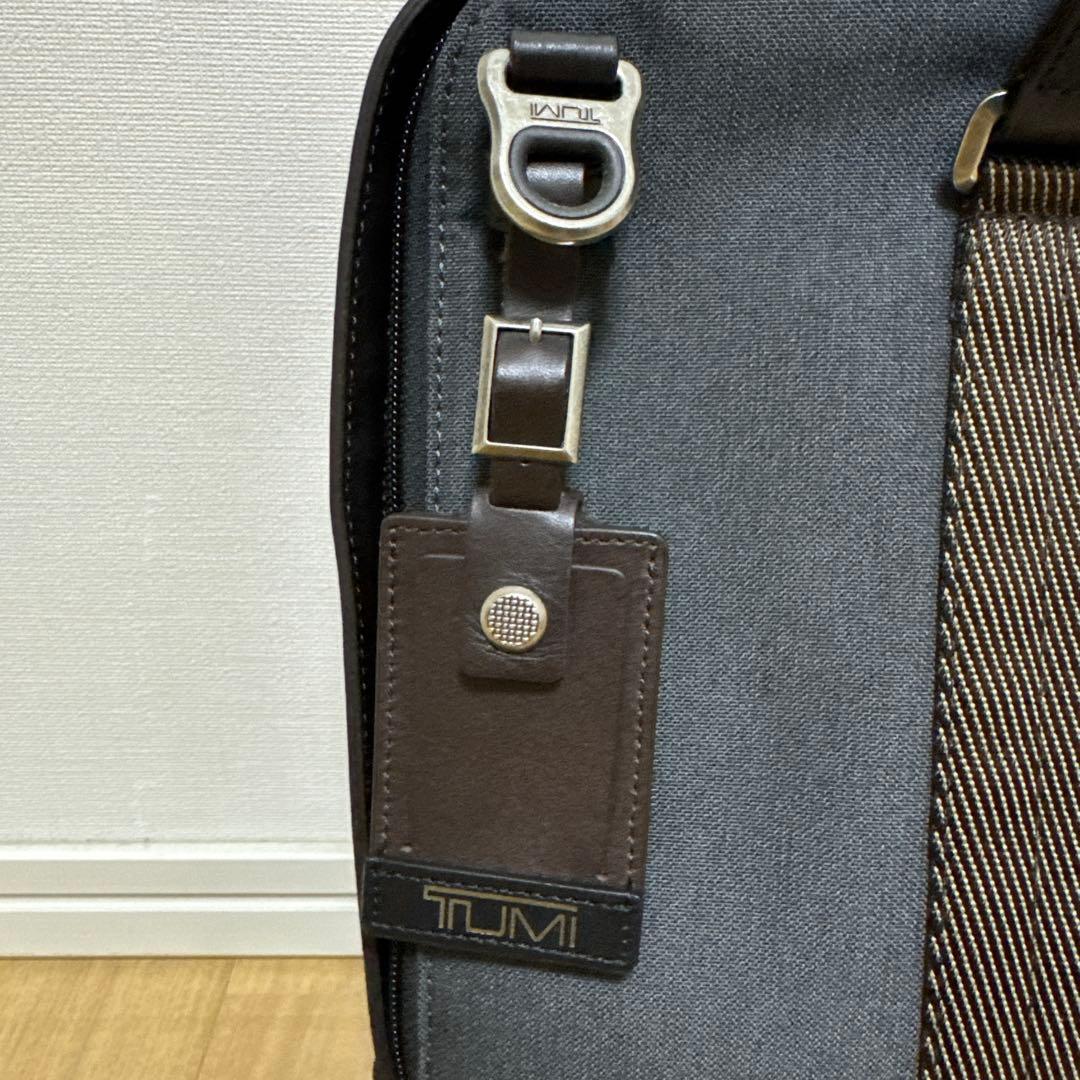 TUMI グレー/チャコール　ブリーフケース