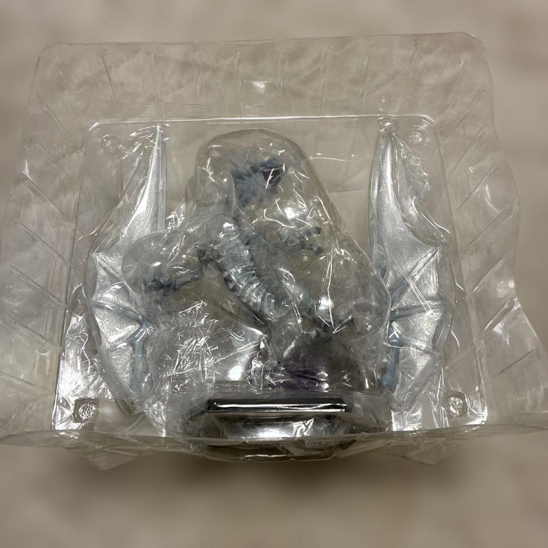 青眼の白龍 ブルーアイズホワイトドラゴン　フィギュア 遊戯王　yu-gi-oh