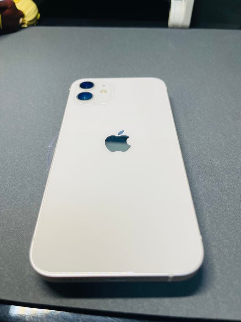 [美品] Apple iPhone 12 ホワイト 本体