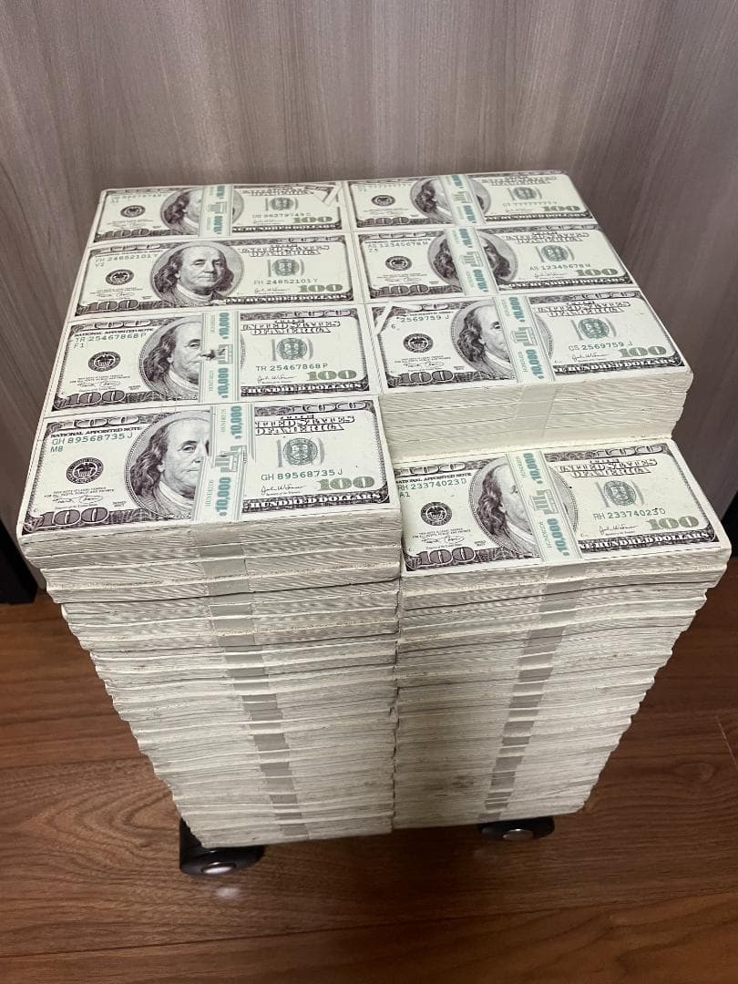 SO-4 300万$ 札束 スツール レジン製　イースね キャスター付き