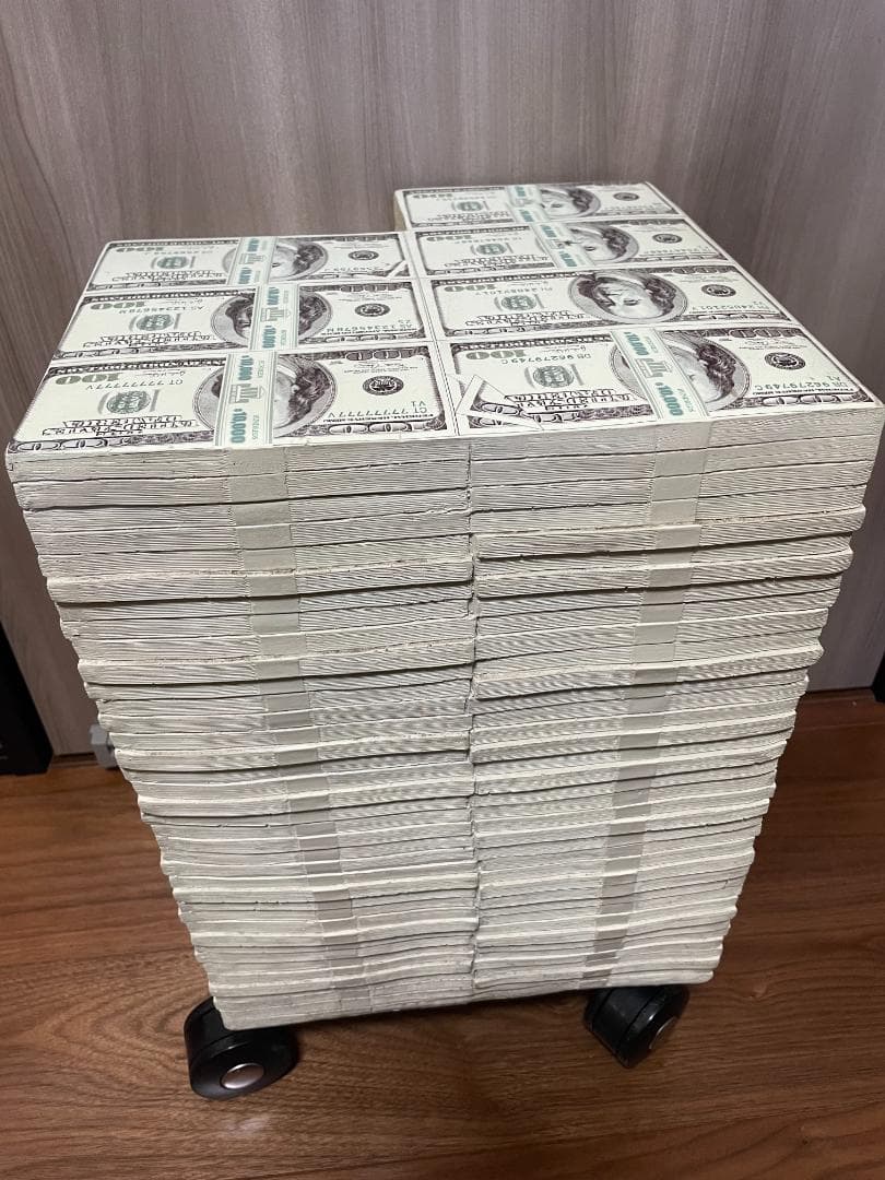 SO-4 300万$ 札束 スツール レジン製　イースね キャスター付き