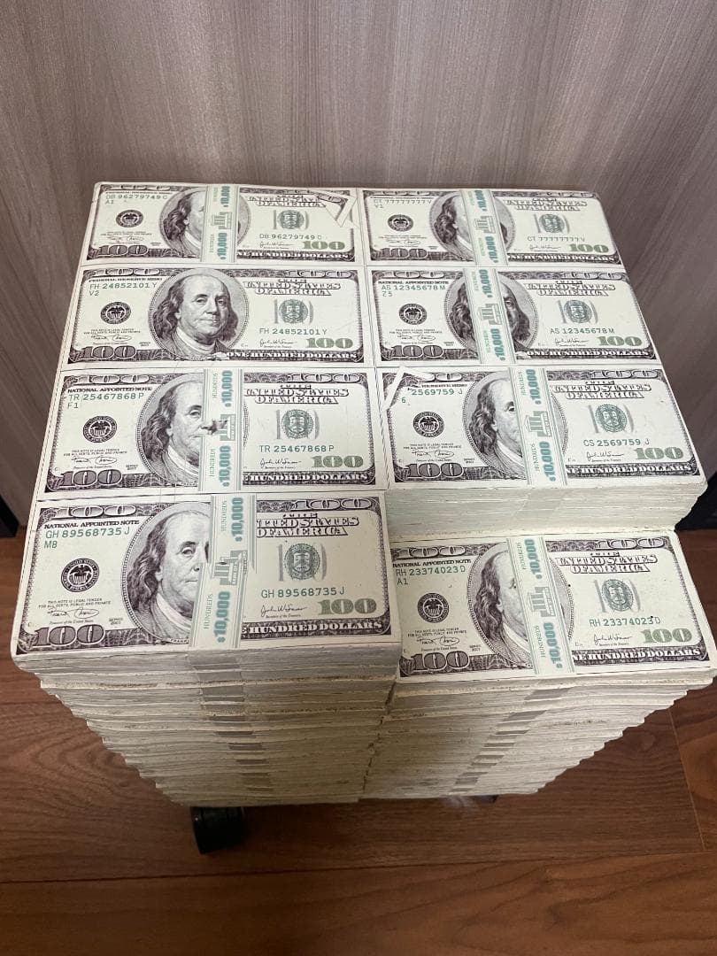 SO-4 300万$ 札束 スツール レジン製　イースね キャスター付き