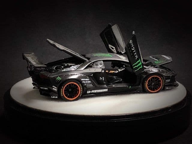1/64 ランボルギーニ Aventador LP700 LB Monster