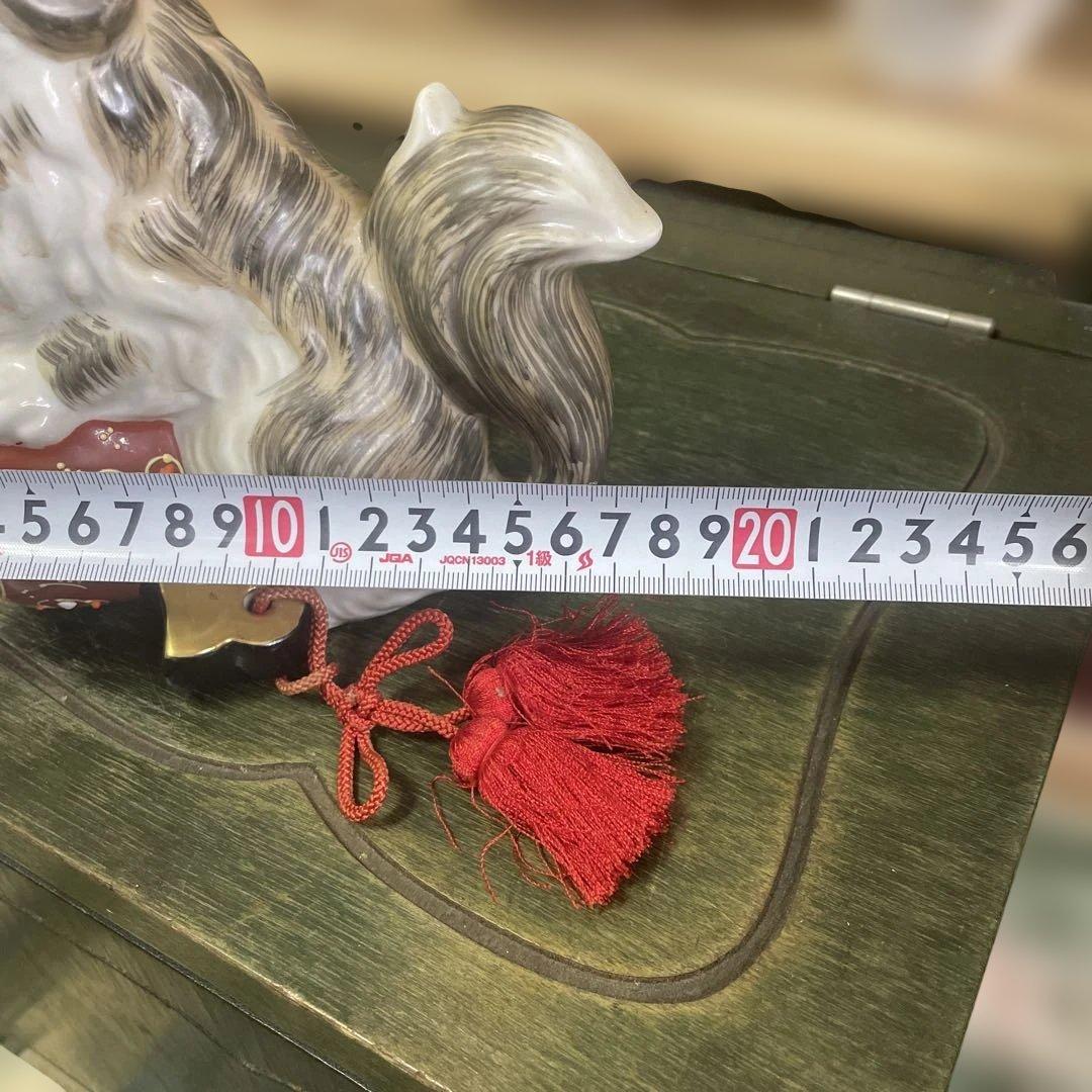 九谷焼犬と小槌　陶器製犬の置物 赤い飾り玉付き　石川県伝統工芸　日本美術　骨董