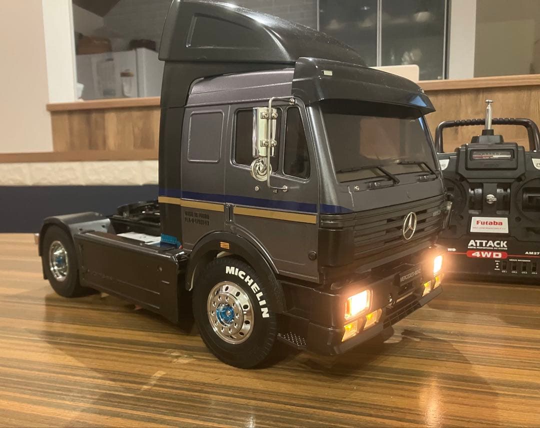 タミヤ 1/14メルセデス ベンツ トレーラーヘッド