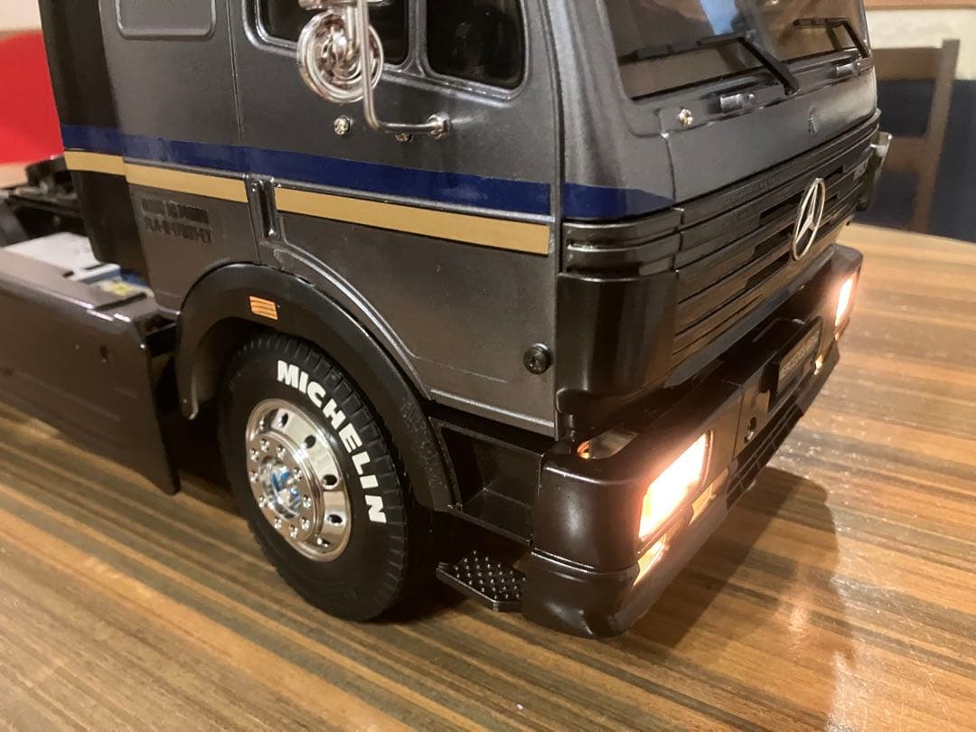 タミヤ 1/14メルセデス ベンツ トレーラーヘッド