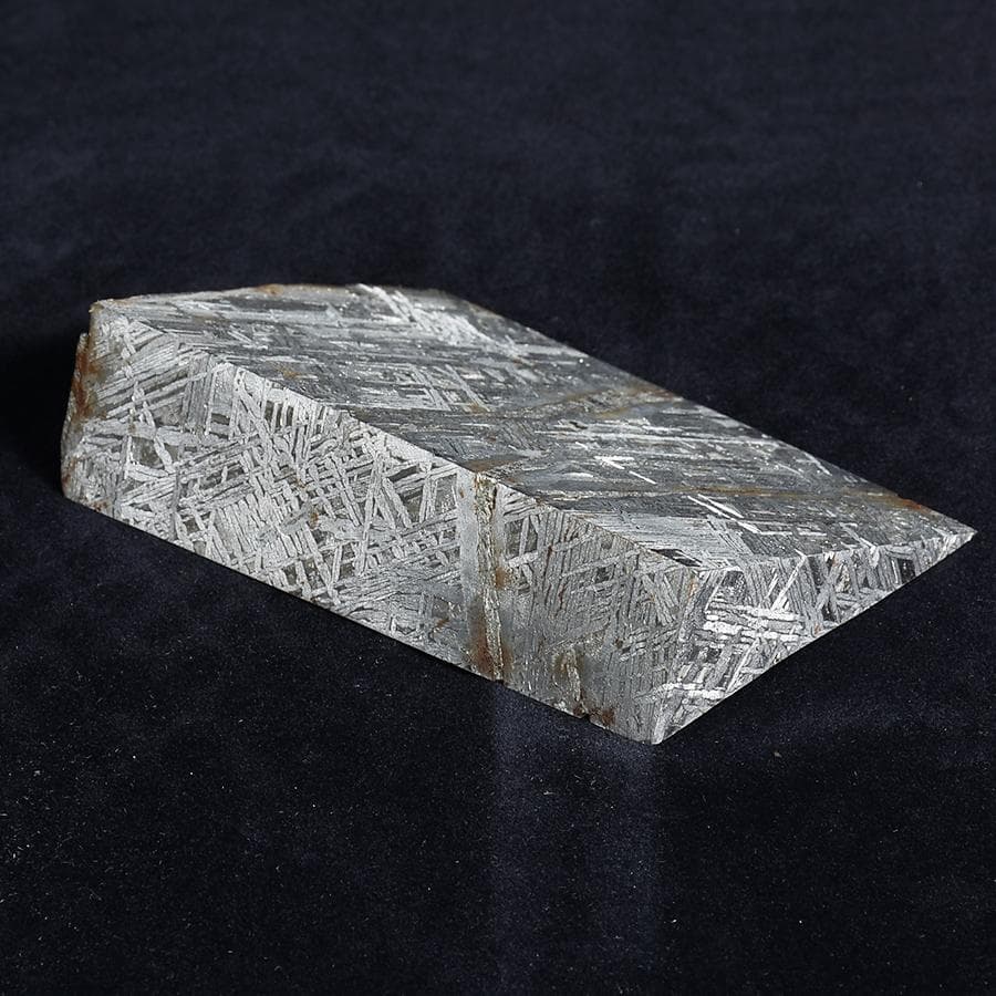 アルタイ隕石　隕石　 鉄隕石　メテオライト　ナチュラル　原石　重さ約944ｇ