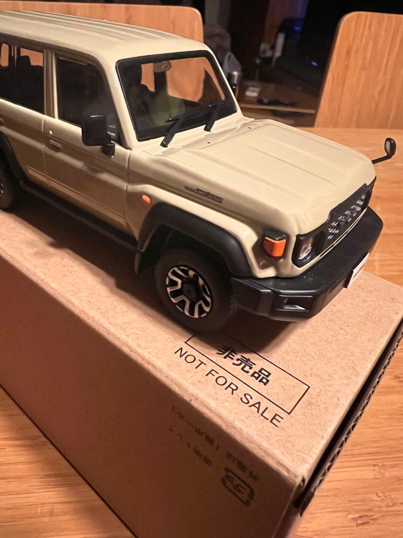 【人気カラー】トヨタ ランドクルーザー 1/30 ミニカー