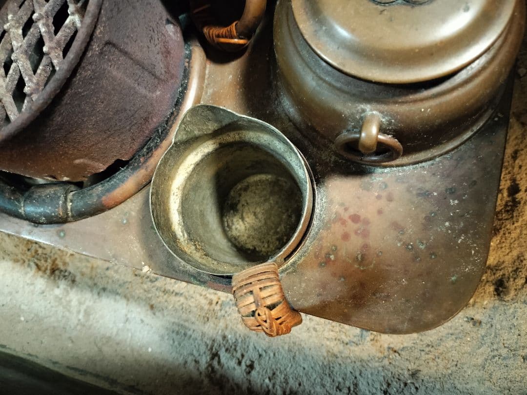 伝統的な日本の火鉢