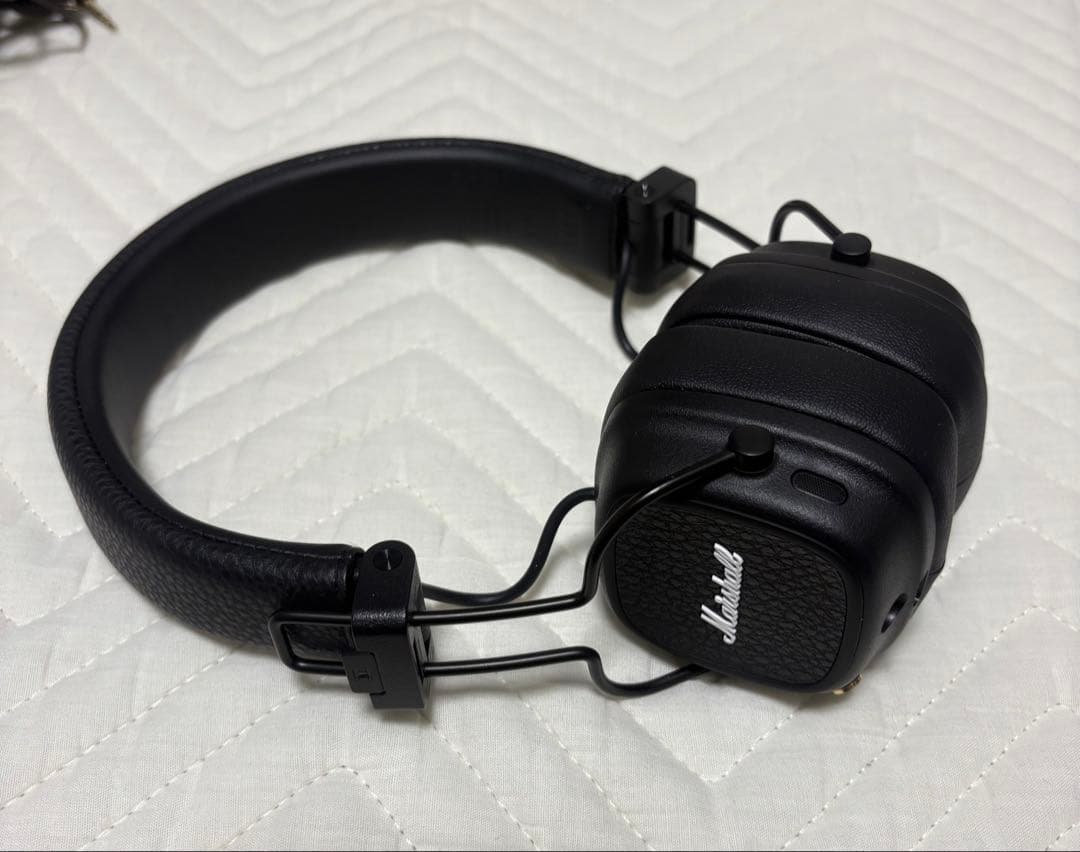 美品　Marshall ワイヤレスヘッドホン 黒 MAJOR Ｖ　ケース付き！