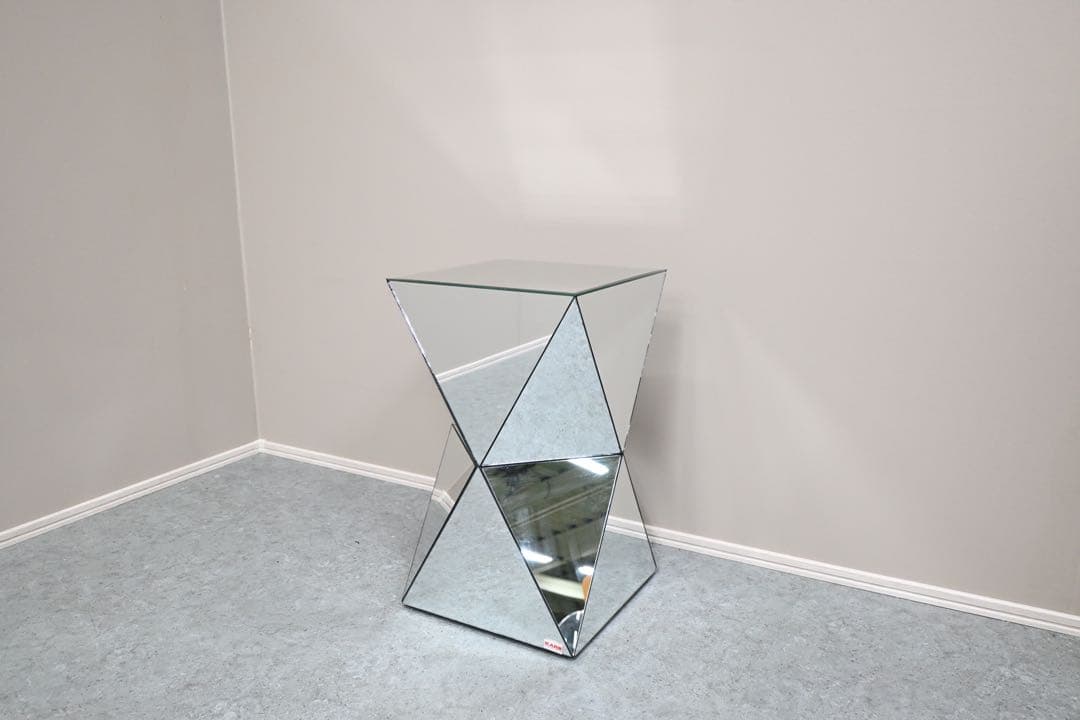 【極美品】KARE カレ ラグジュアリートライアングル32×32 サイドテーブル