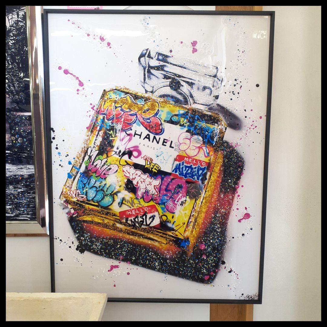 輸入雑貨　天然水晶石　『CHANEL』　宝石アート