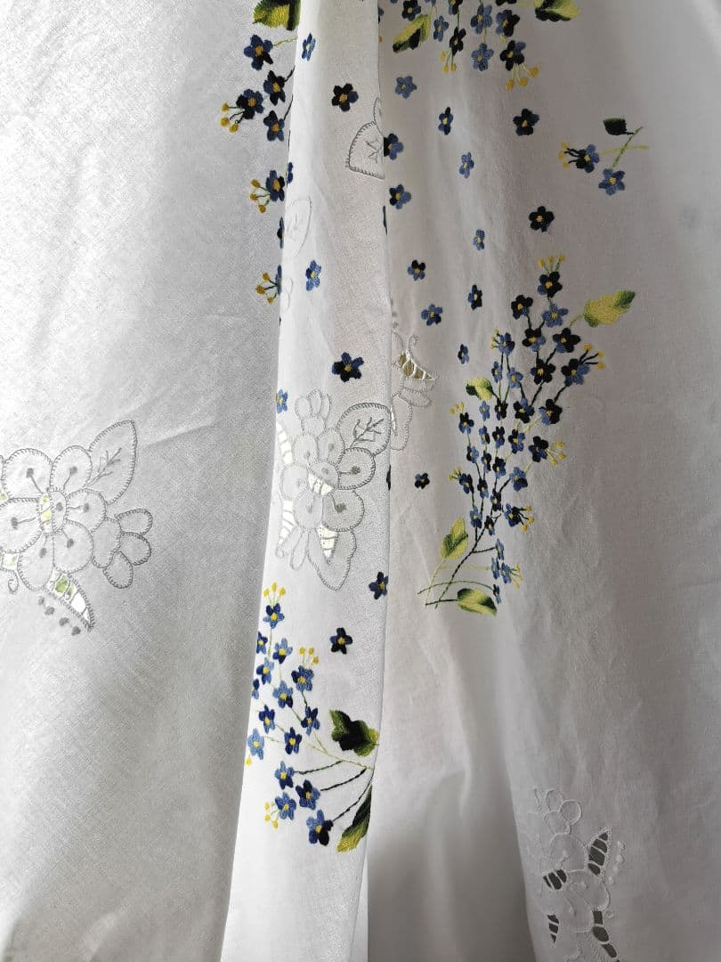 アンティークフランス 青と黄の小花刺繍 忘れな草 オープンカットワーク大判クロス