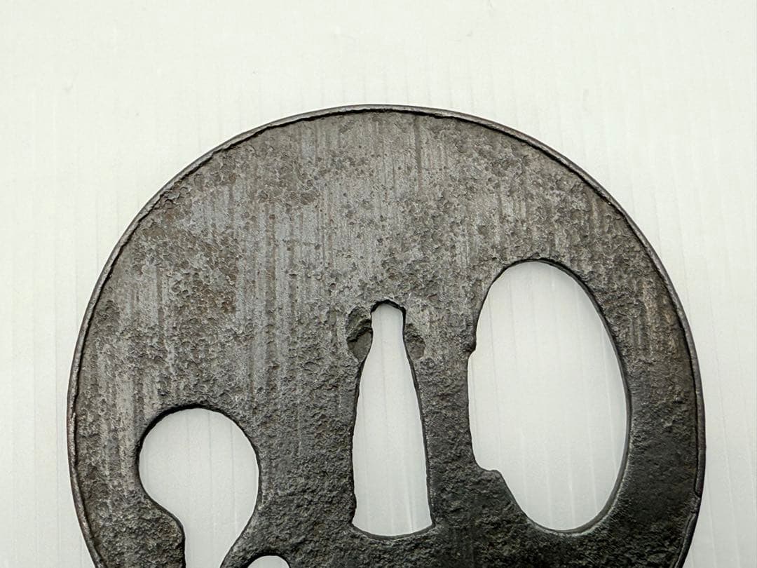 日本刀 刀剣 刀装具 無銘 鍔 《約85×84×3mm・93g》 座布団・木箱付