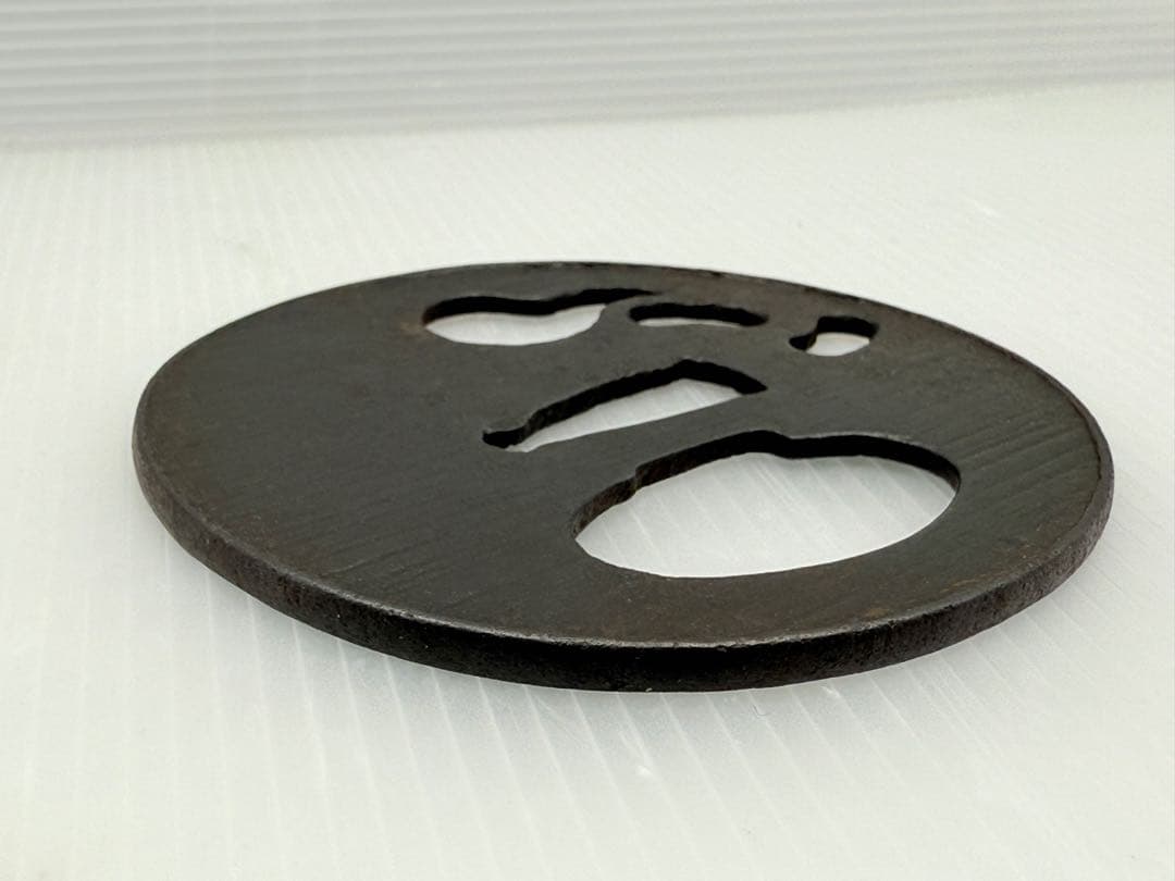 日本刀 刀剣 刀装具 無銘 鍔 《約85×84×3mm・93g》 座布団・木箱付