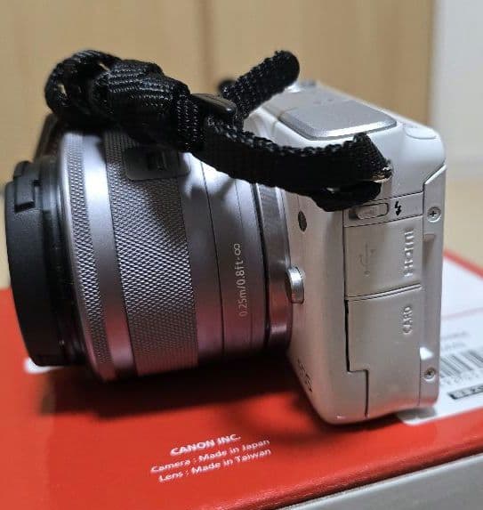 Canon EOS M10 キャノン　EF-M 15-45mm IS STM