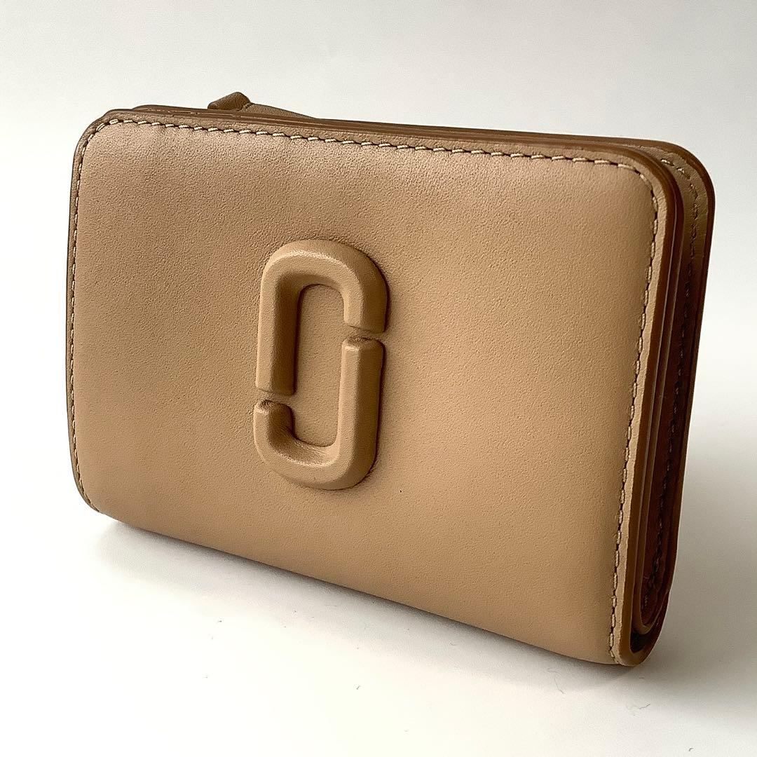 新品★マークジェイコブス★ザレザーカバードJマーク２つ折り財布★キャメル