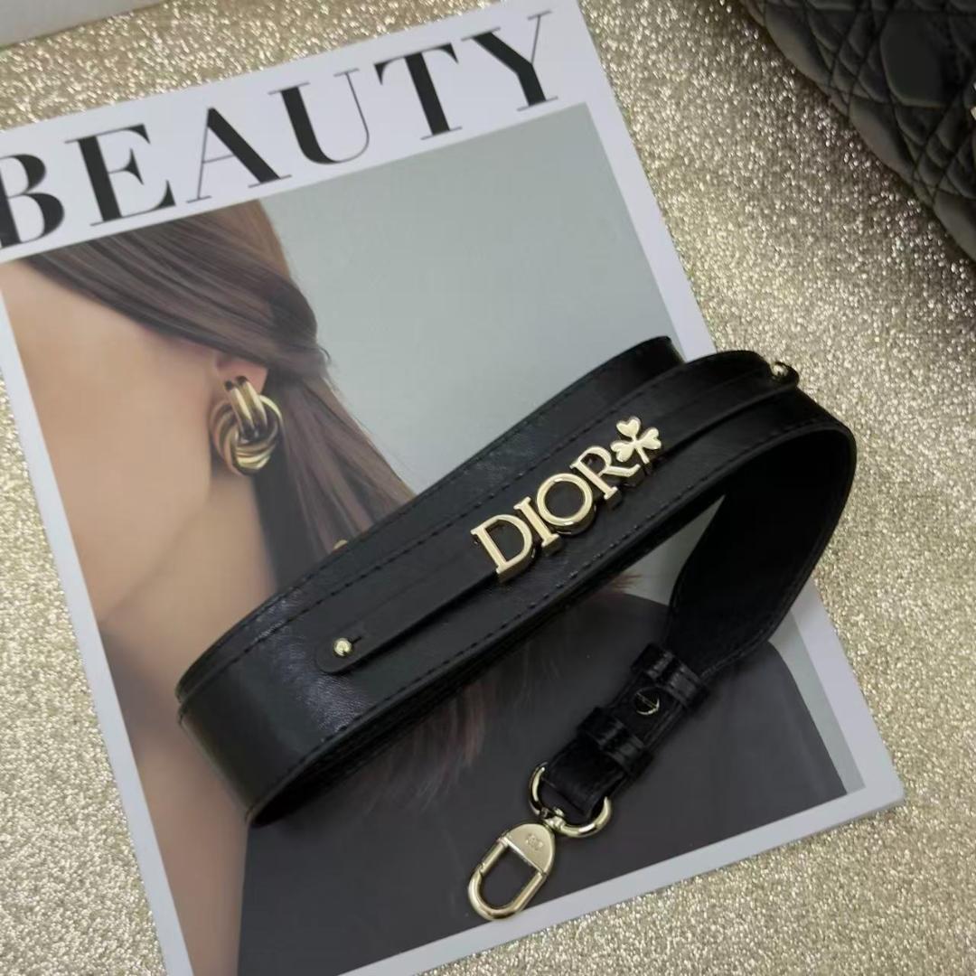 ロゴチャーム ラムスキン ショルダー 24時間以内発送