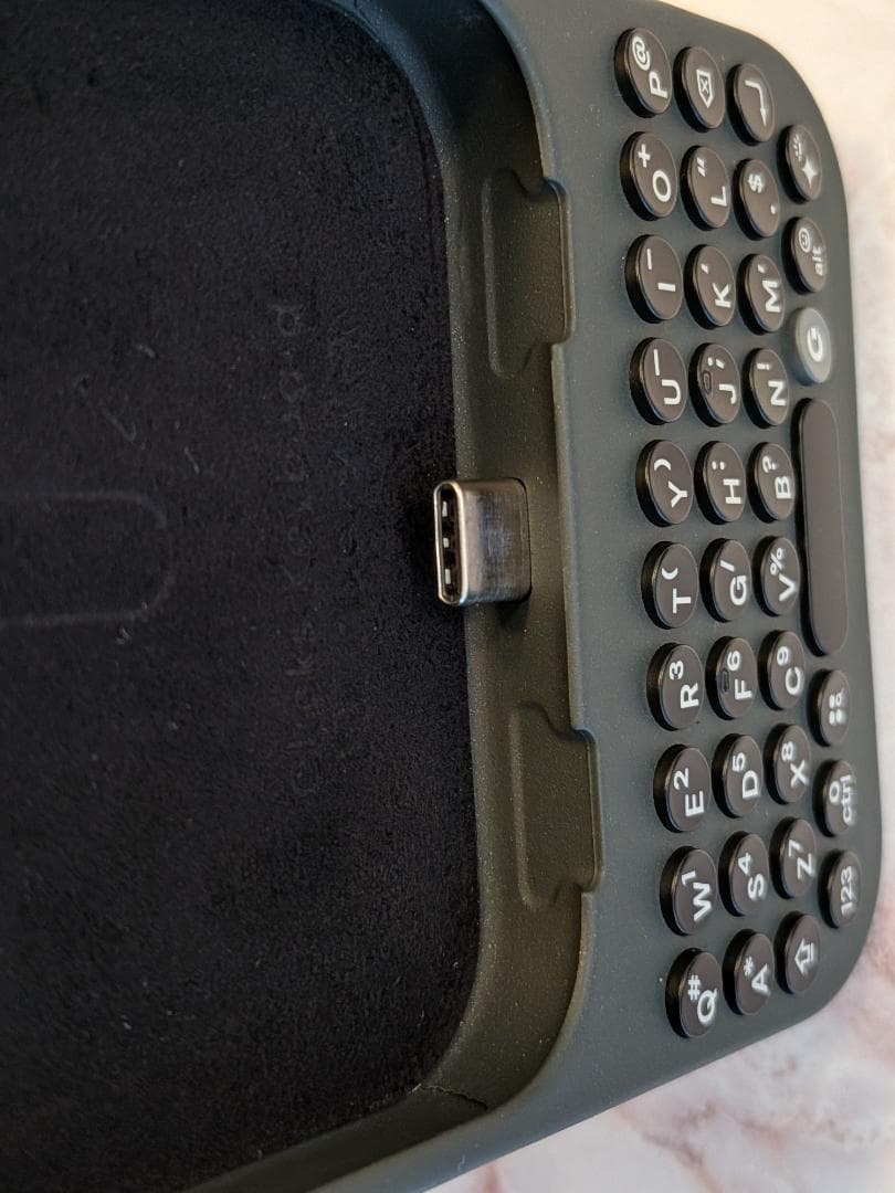 スマホアクセサリー Clicks Keyboard for Pixel 9/9 Pro