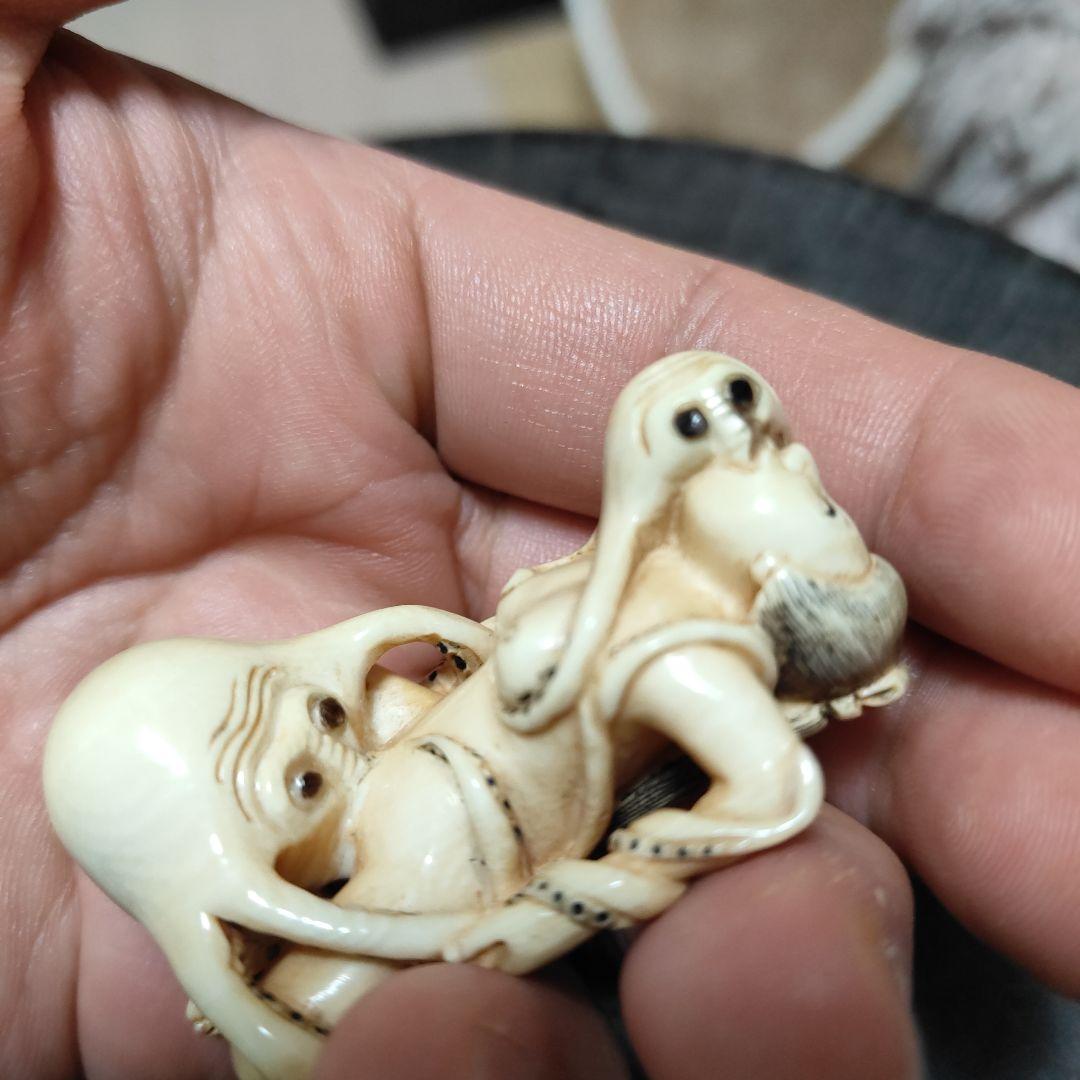 精緻彫刻 二体絡み 置物（骨材質と思われます）箱付｜旧家整理品