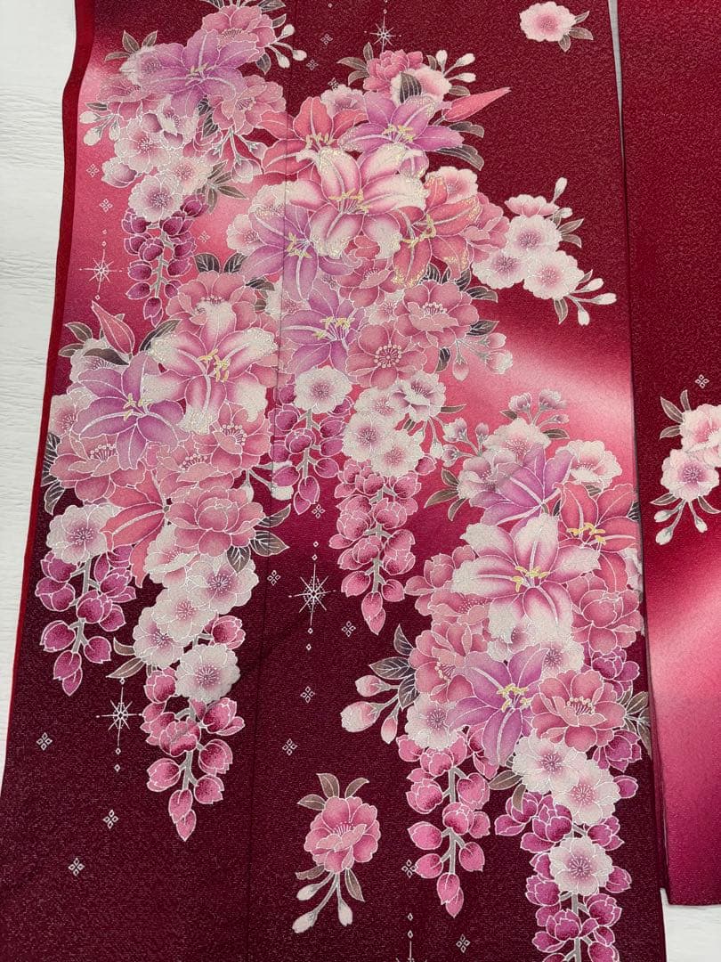 綺麗！　振袖　古典　赤　百合　桜　金糸　キラキラ　Mサイズ