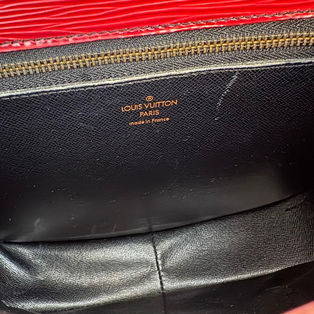 ルイヴィトン　LOUIS VUITTON エピ サンクルー　ショルダーバッグ