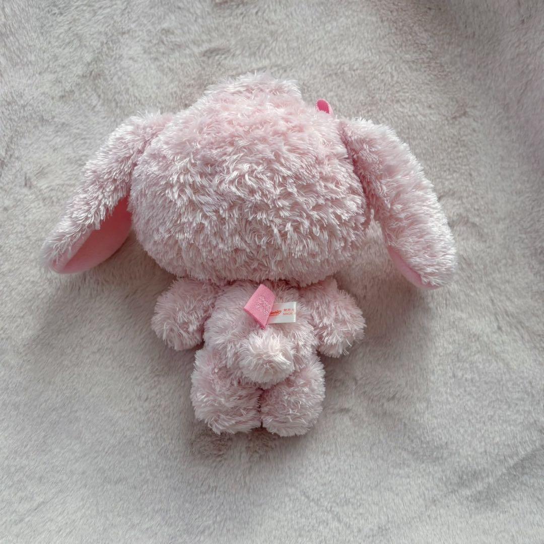 ピンクのウサギのぬいぐるみ