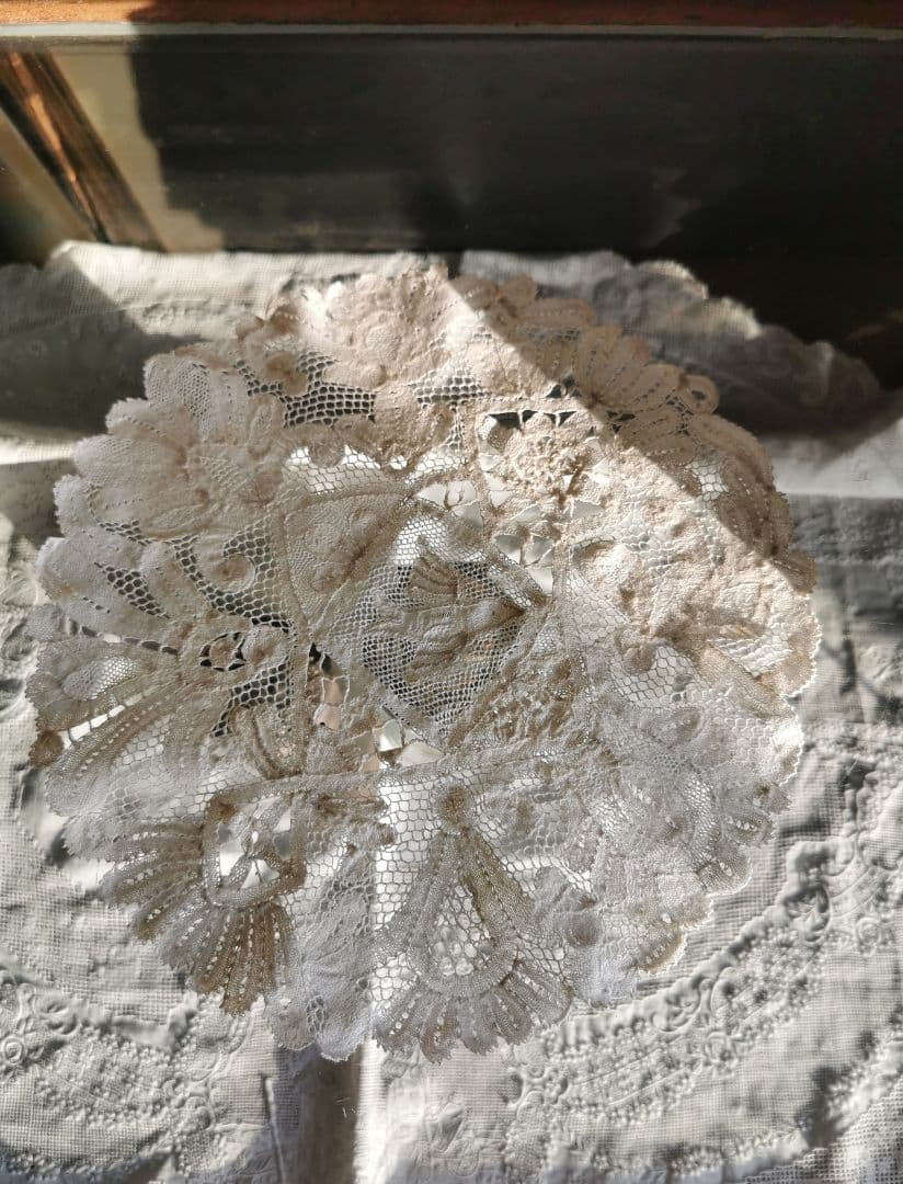アンティーク 1880年頃 ミラネーゼレース 飛ぶ鳥 ボビン編リネンドイリー
