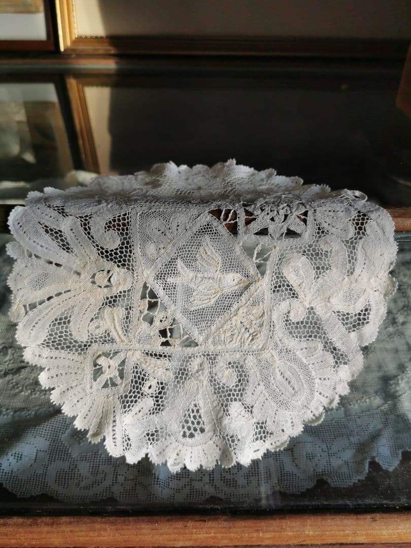アンティーク 1880年頃 ミラネーゼレース 飛ぶ鳥 ボビン編リネンドイリー
