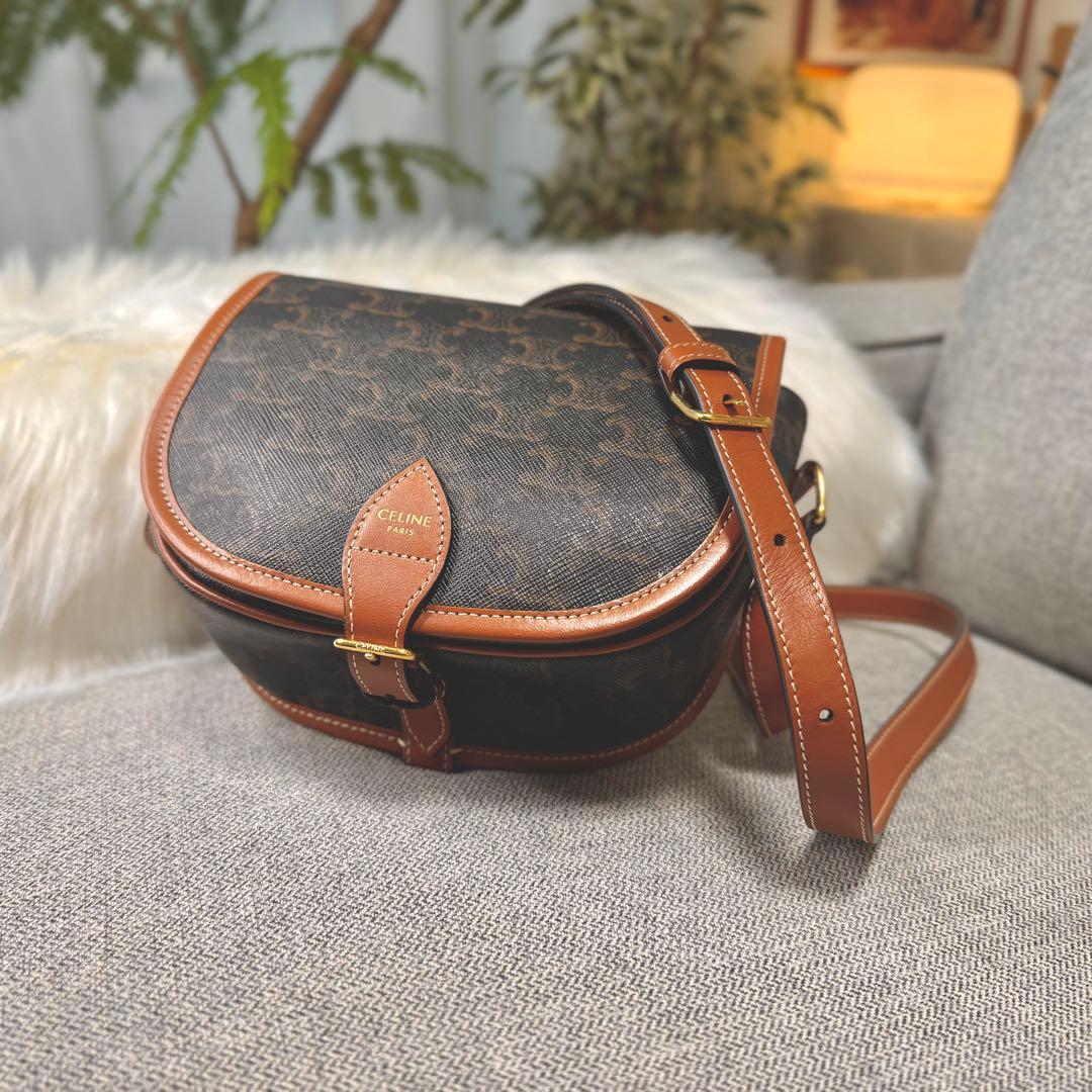 セリーヌ ミディアム フォルコ ショルダーバッグ トリオンフ