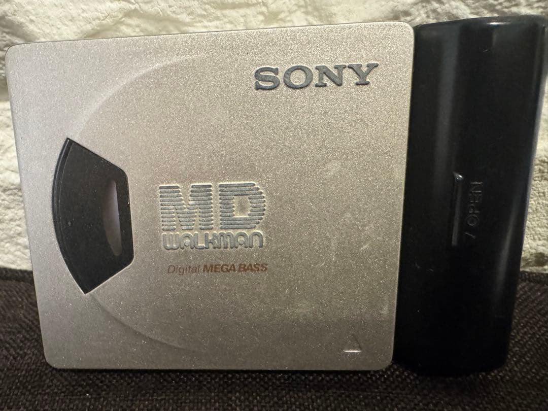 SONY MDウォークマン MZ-E55 動作確認済み　乾電池ケース付き