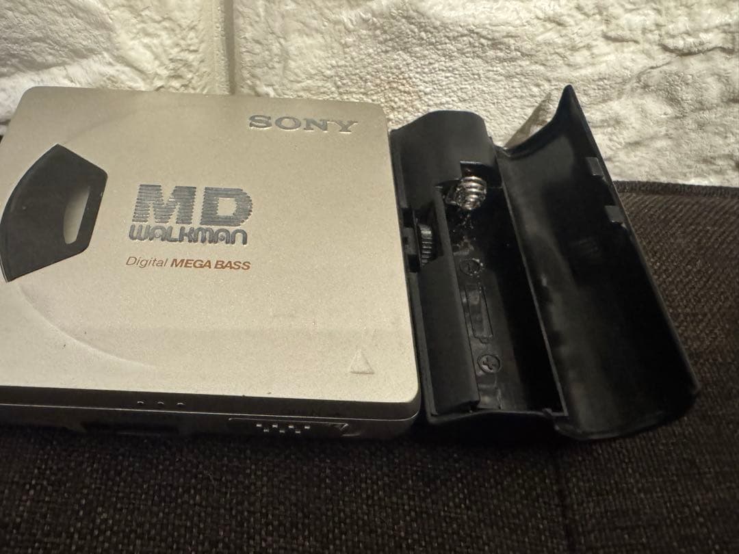 SONY MDウォークマン MZ-E55 動作確認済み　乾電池ケース付き