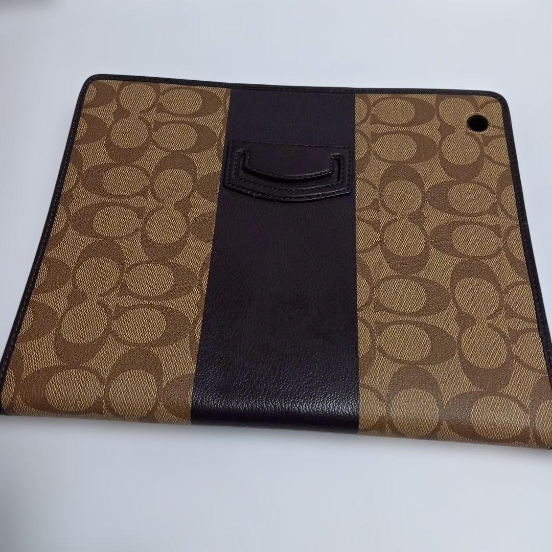 (美品) COACH iPadケース シグネチャー柄 ブラウン