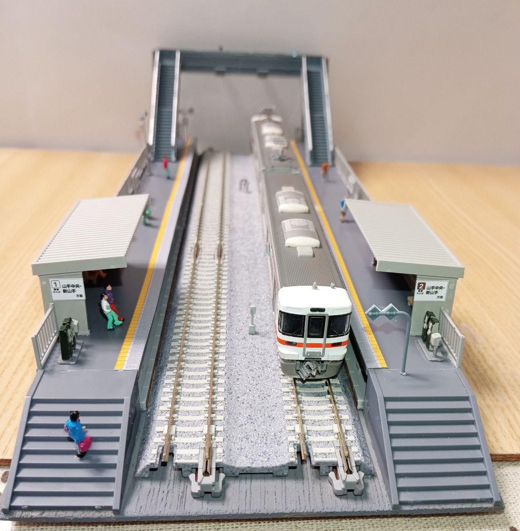 Nゲージ 対向式ホームセット（レール付き）ジオラマ