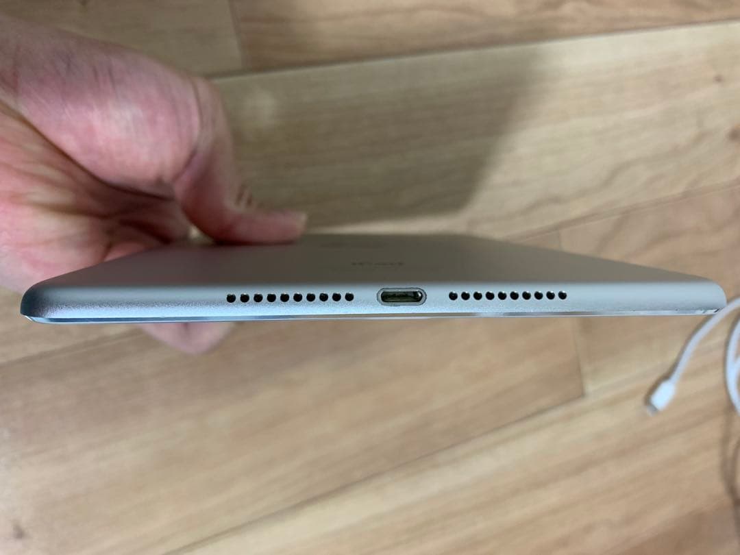 Apple iPad mini 4 シルバー 16GB