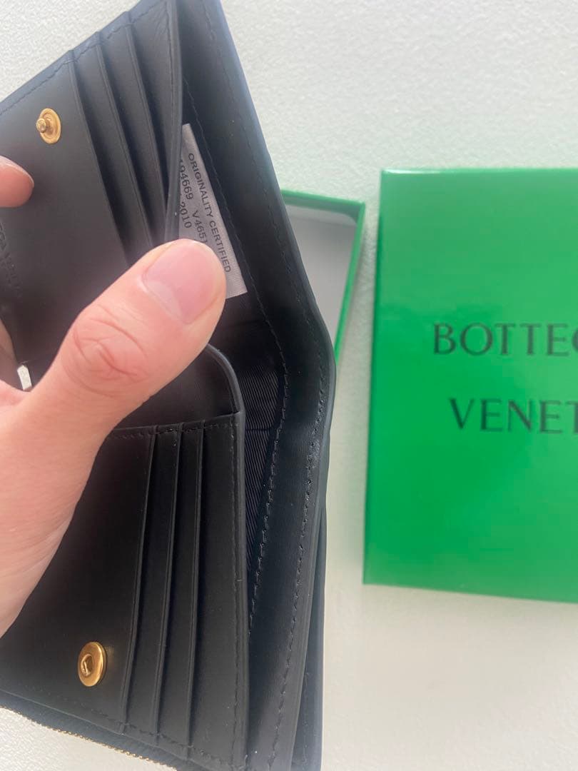美品✨送料込み　Bottega Veneta ブラック 二つ折り財布　ボッテガ