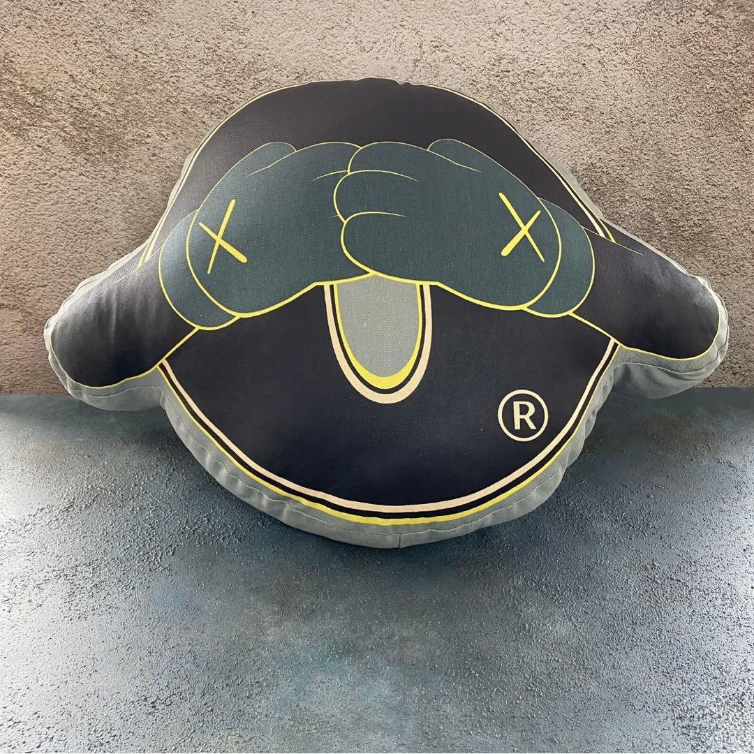 KAWS OriginalFake カウズ オリジナルフェイク クッション 緑