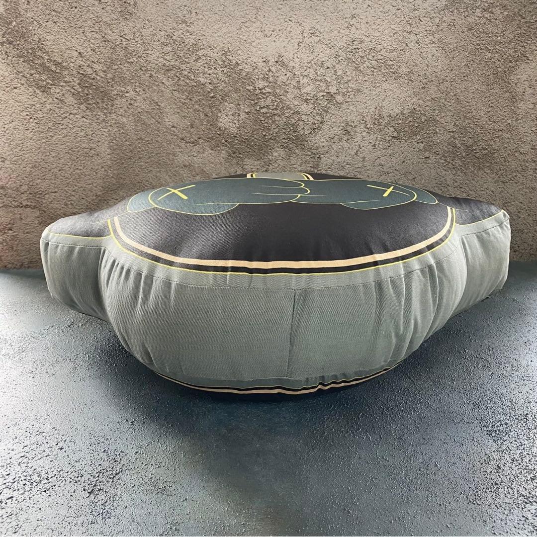 KAWS OriginalFake カウズ オリジナルフェイク クッション 緑