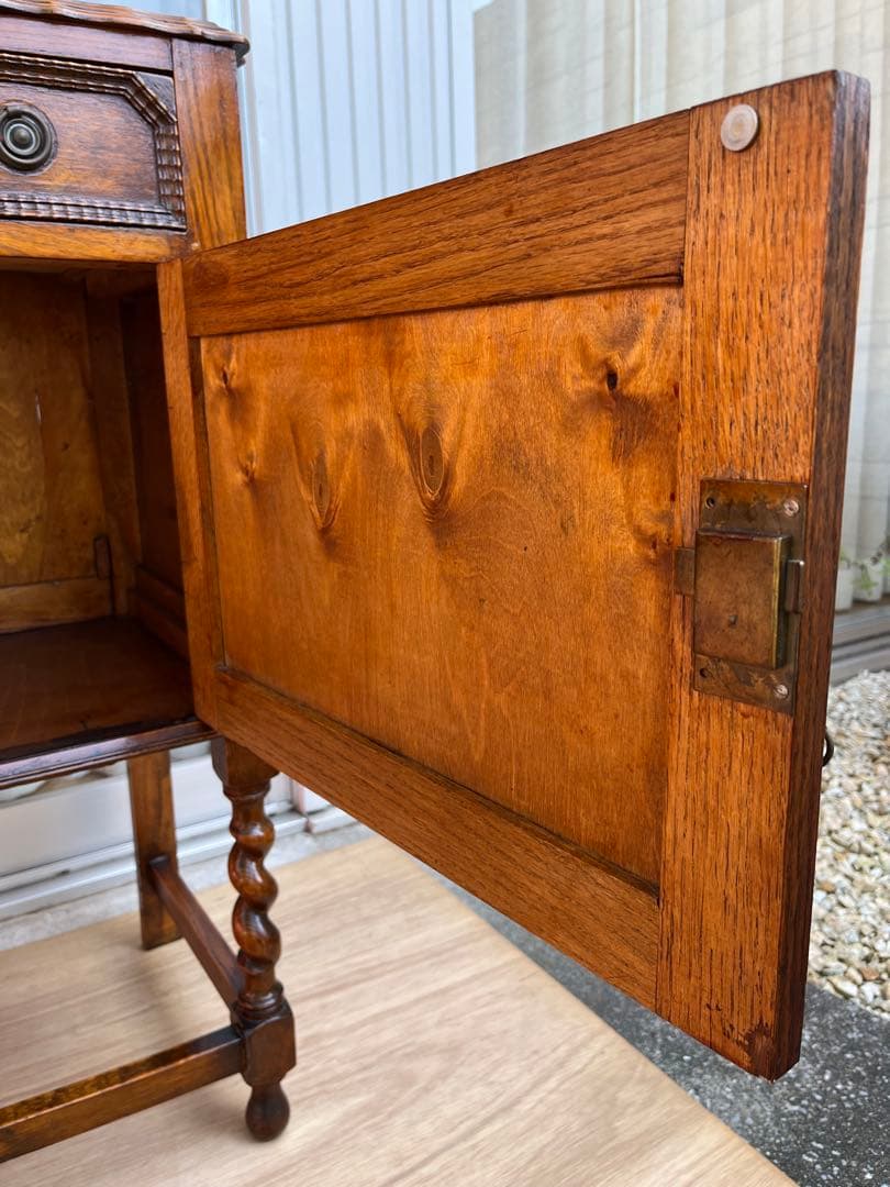 イギリス　アンティーク　キャビネット　ミラーバックサイドボード　ヴィンテージ