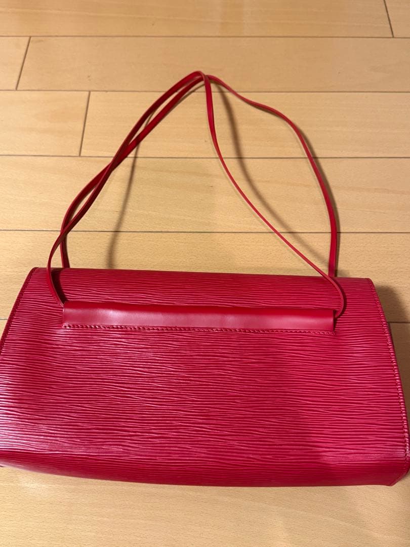 Louis Vuitton エピレザー レッド