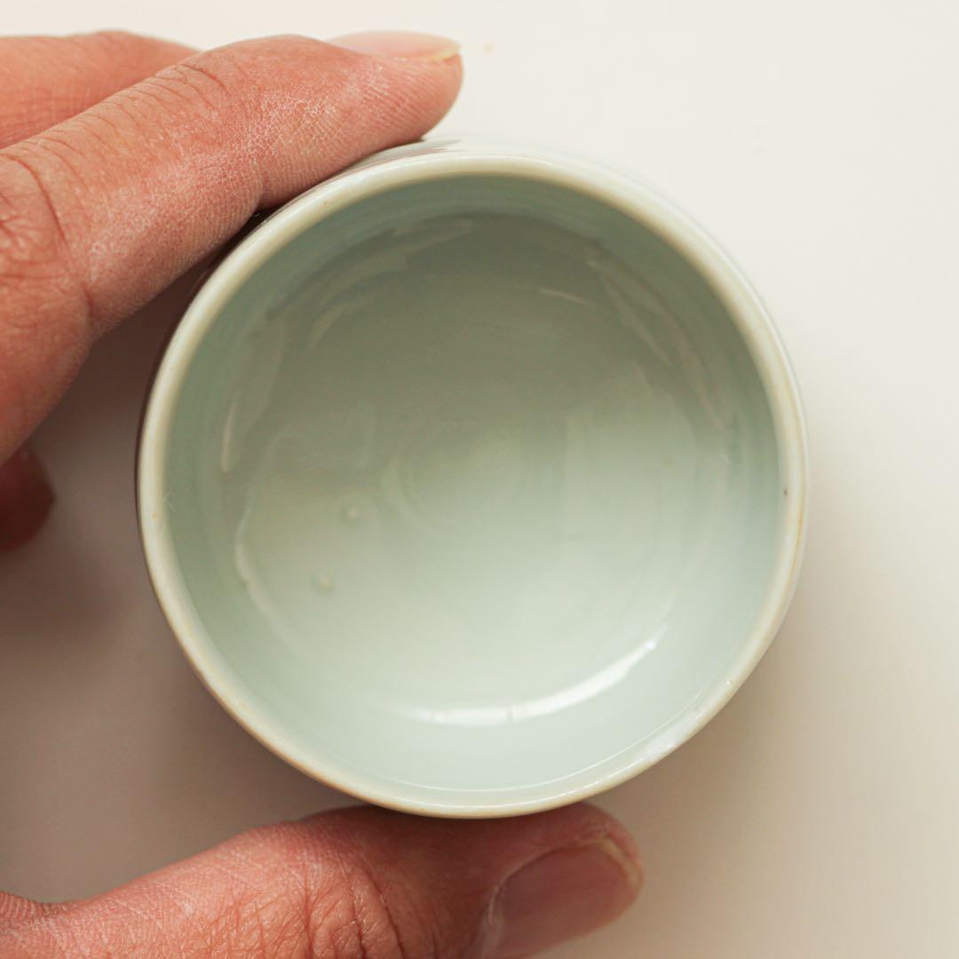 小さな　胴紐　白磁　猪口　酒器