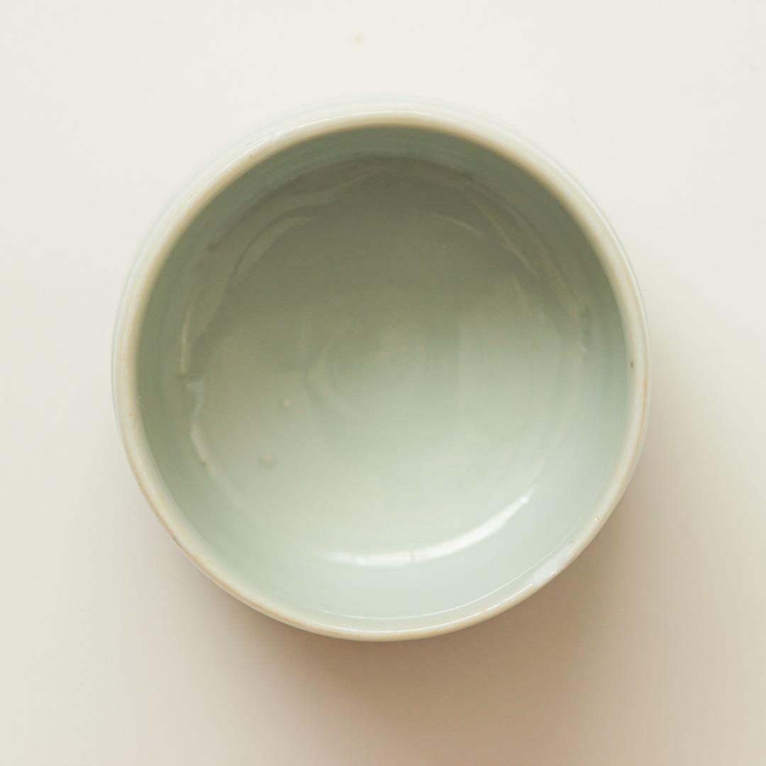 小さな　胴紐　白磁　猪口　酒器