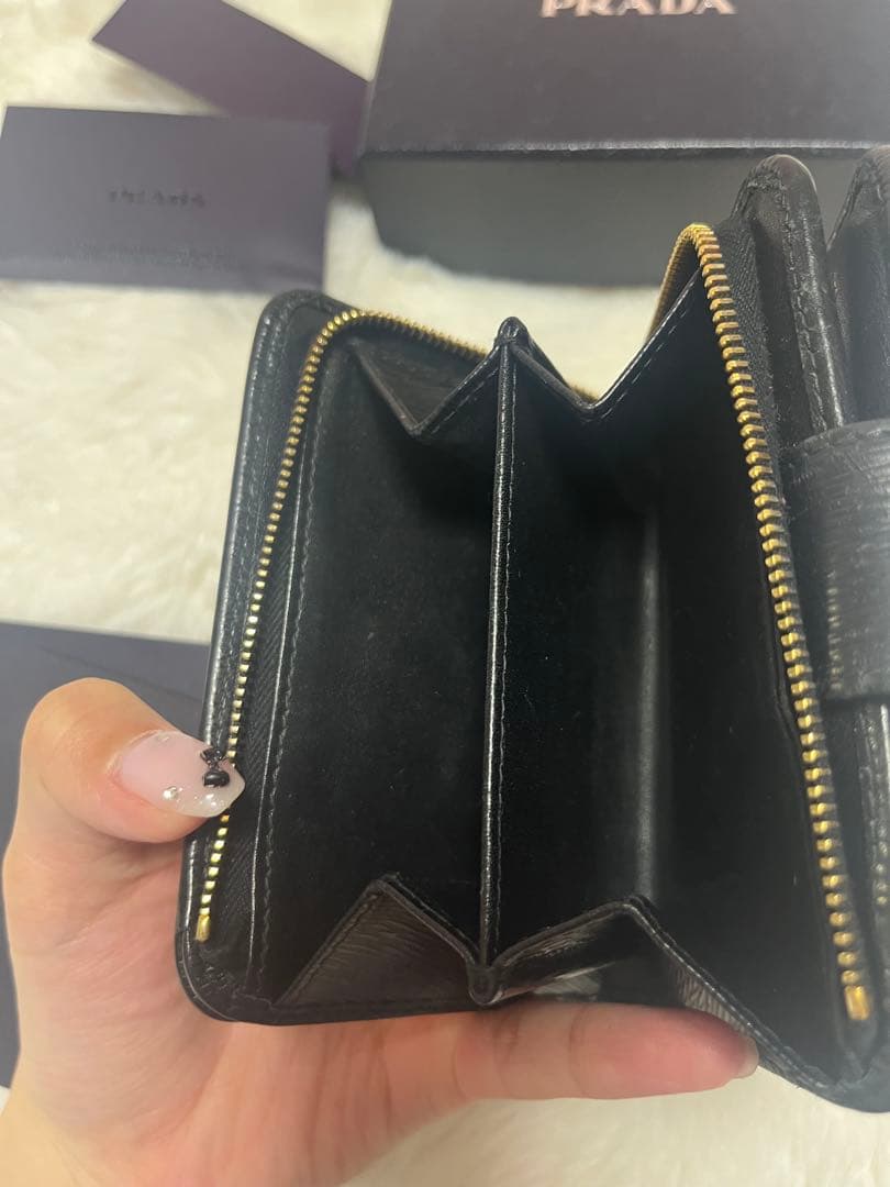 PRADA ブラックレザー 二つ折り財布 箱付き